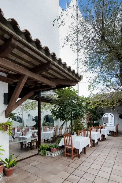 Hotel Restaurante Blanco y Verde
