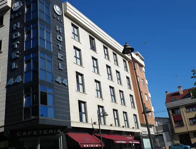 Hotel 44