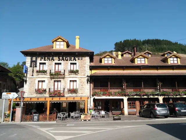 Hosteria Peña Sagra