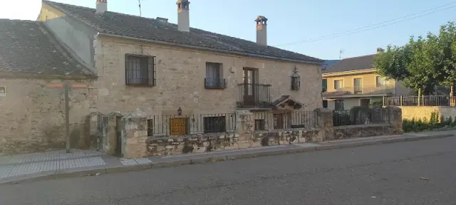 hostal Decerca Prádena