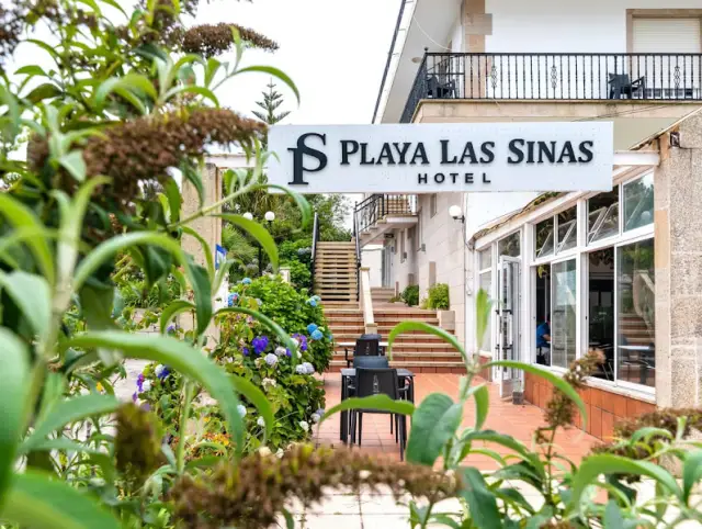 Hotel Playa Las Sinas. 2 estrellas superior.