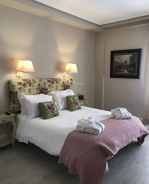 Ares Hotel